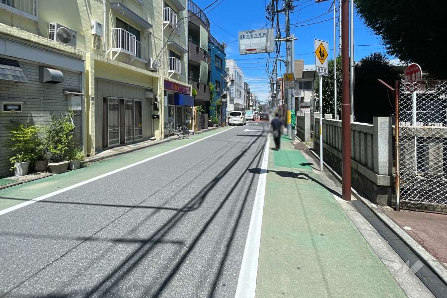 敷地東側の前面道路