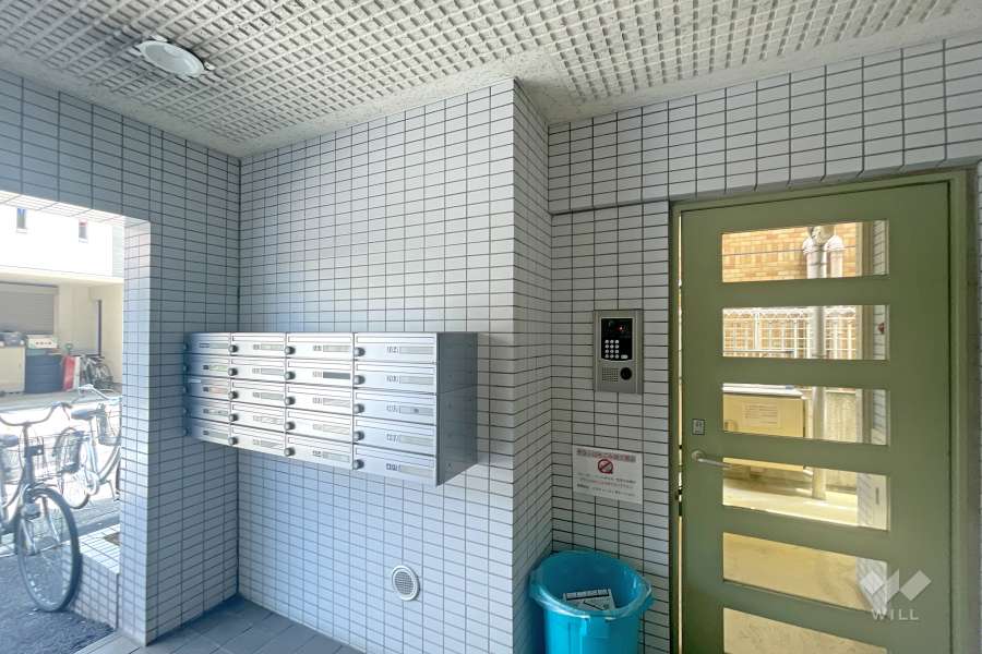 エントランスはオートロック付きです。