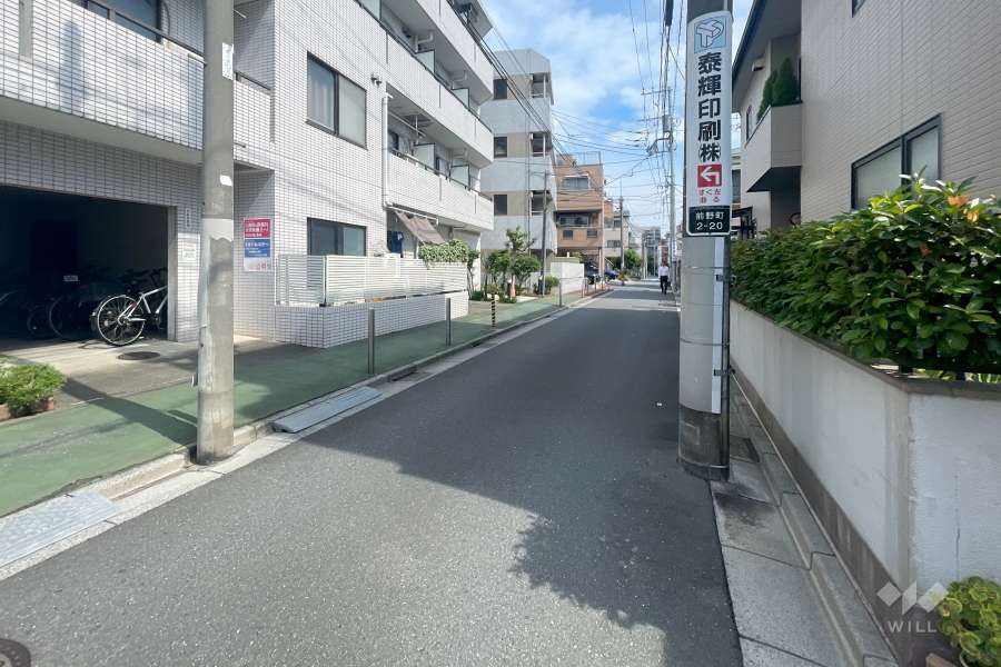 敷地東側の前面道路