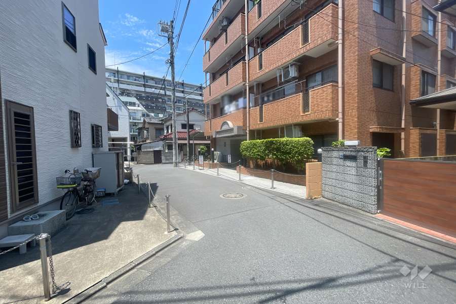 敷地南側の前面道路