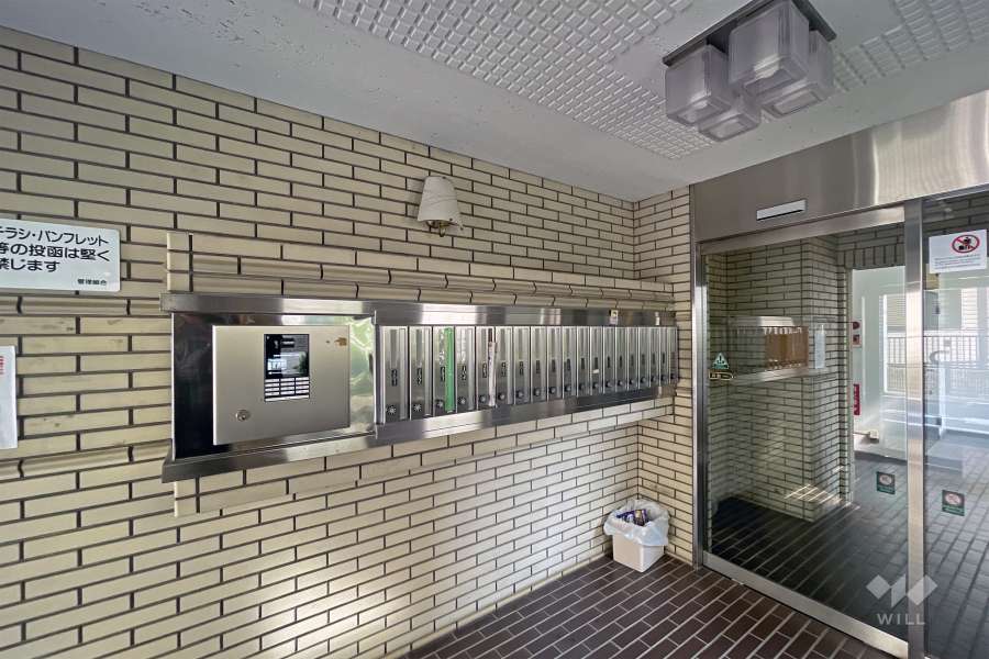 エントランスはオートロック付きです。