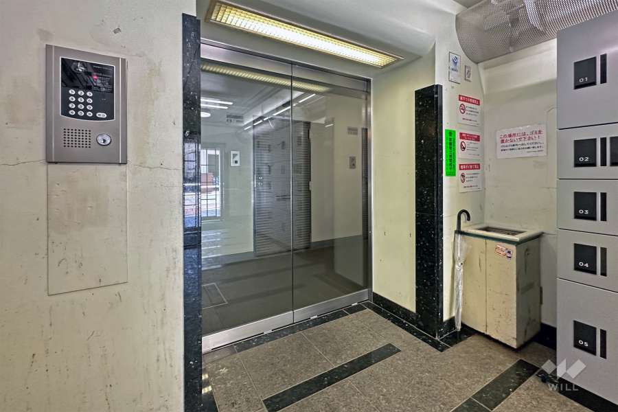 エントランスはオートロック付きです。