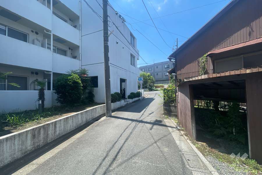 敷地北西側の前面道路　