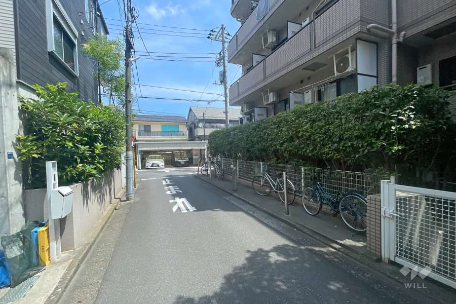 敷地西側の前面道路　