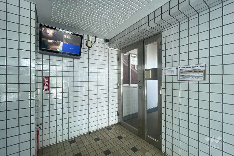 エントランスはオートロック付きです。