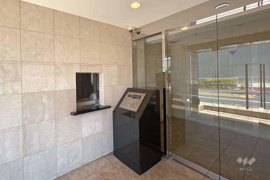 エントランスはオートロック付きです。