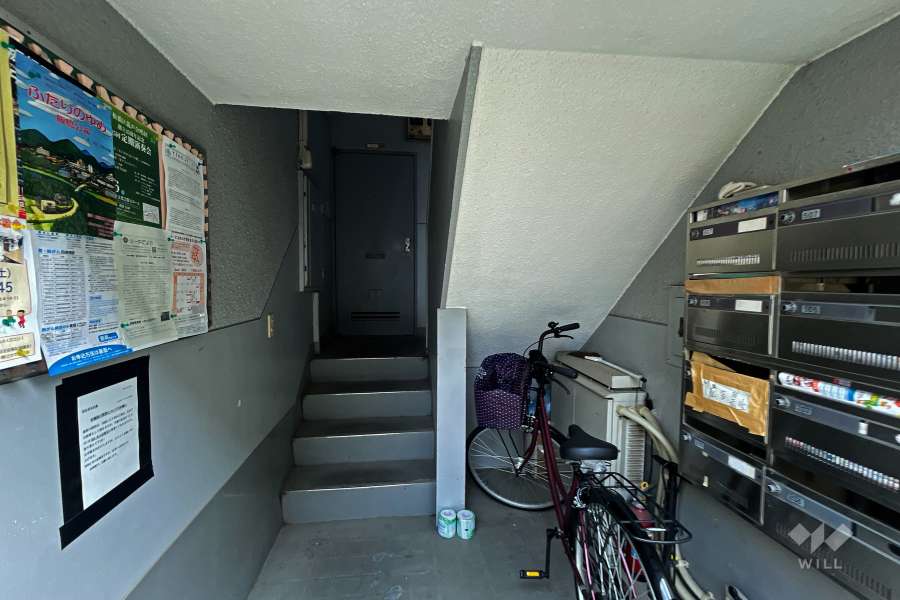 住戸入り口（共用ポスト）