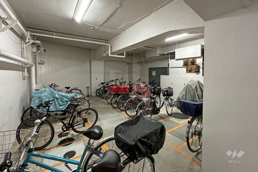 屋内に設けられた駐輪場