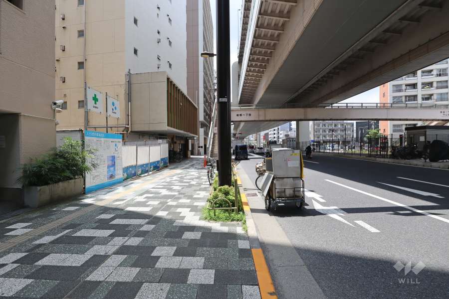 敷地北側の前面道路（東側から）
