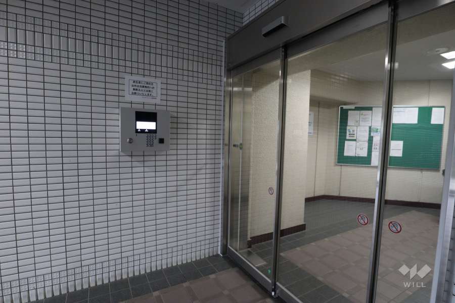 エントランスはオートロック付きです。