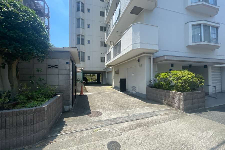 駐車場の出入り口