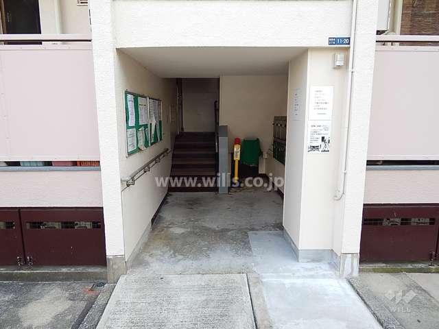 住戸入り口（共用ポスト）