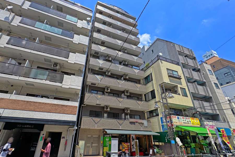 コアロード板橋（南西側から）