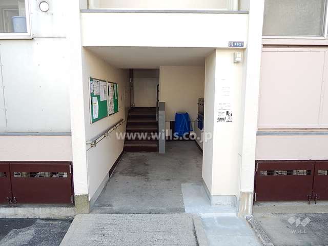 住戸入り口（共用ポスト）