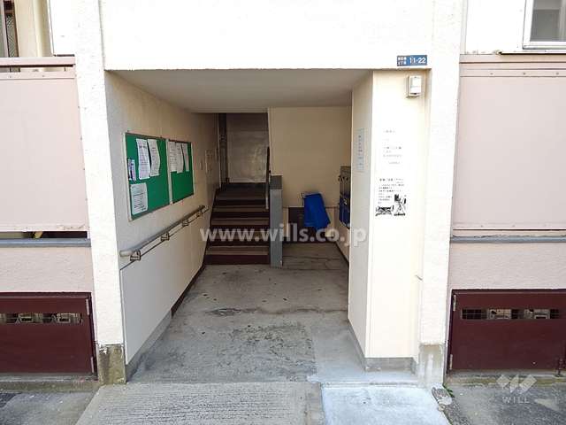 住戸入り口（共用ポスト）