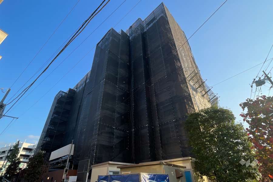レアシス板橋の外観（北西側から）※大規模修繕工事中（2024年12月）