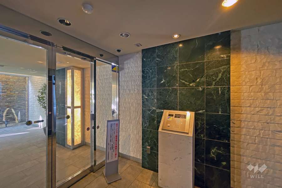 エントランスはオートロック付きです。