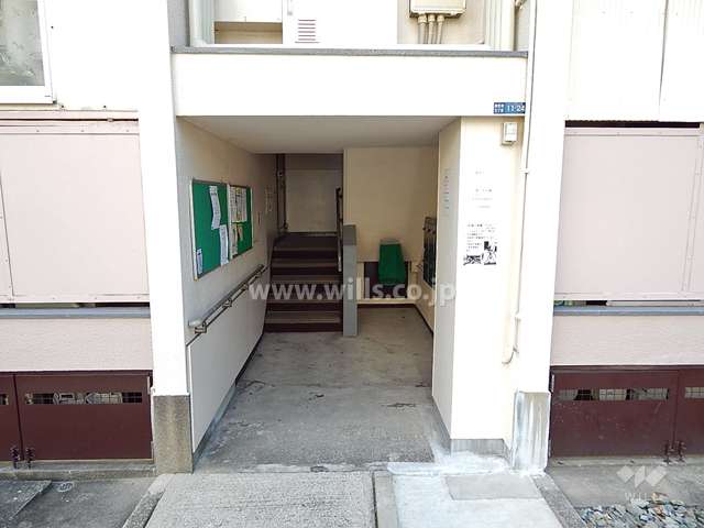 住戸入り口（共用ポスト）