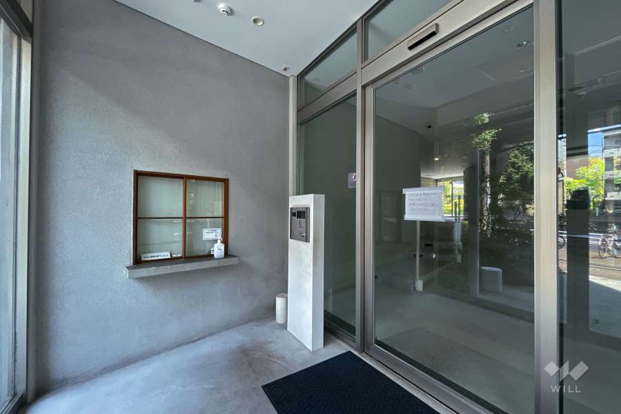 エントランスはオートロック付きです。