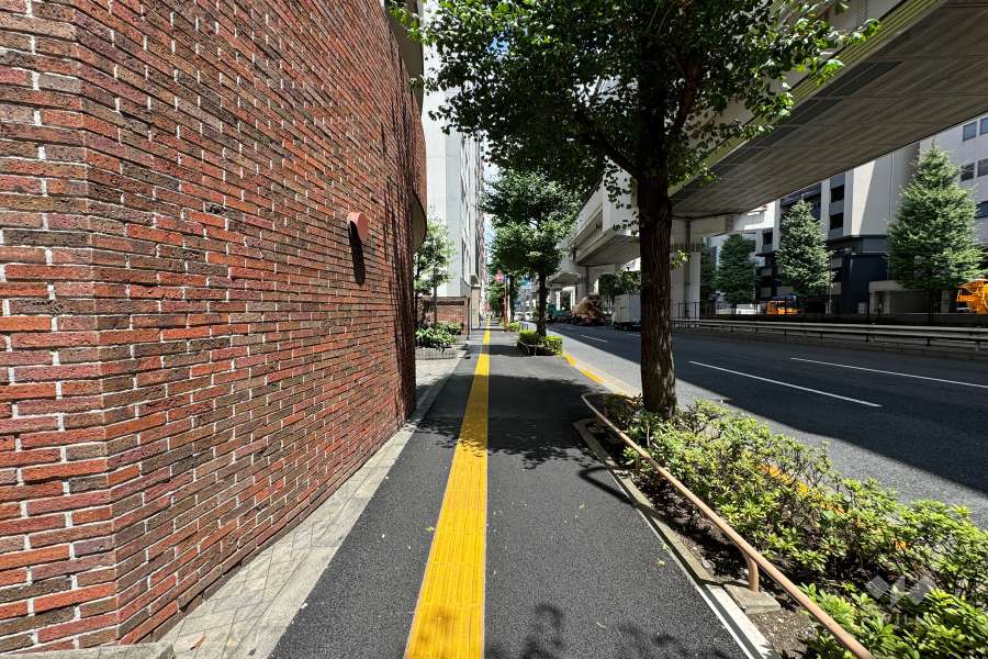 敷地東側の前面道路　