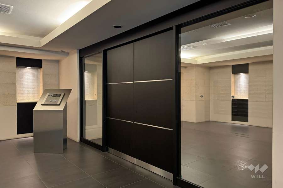 エントランスはオートロック付きです。　