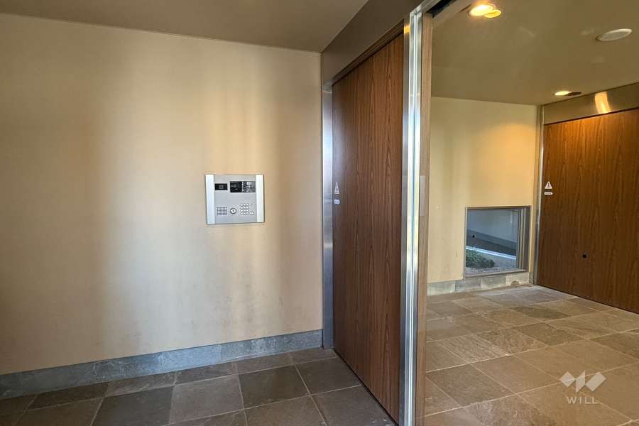 エントランスはオートロック付きです。