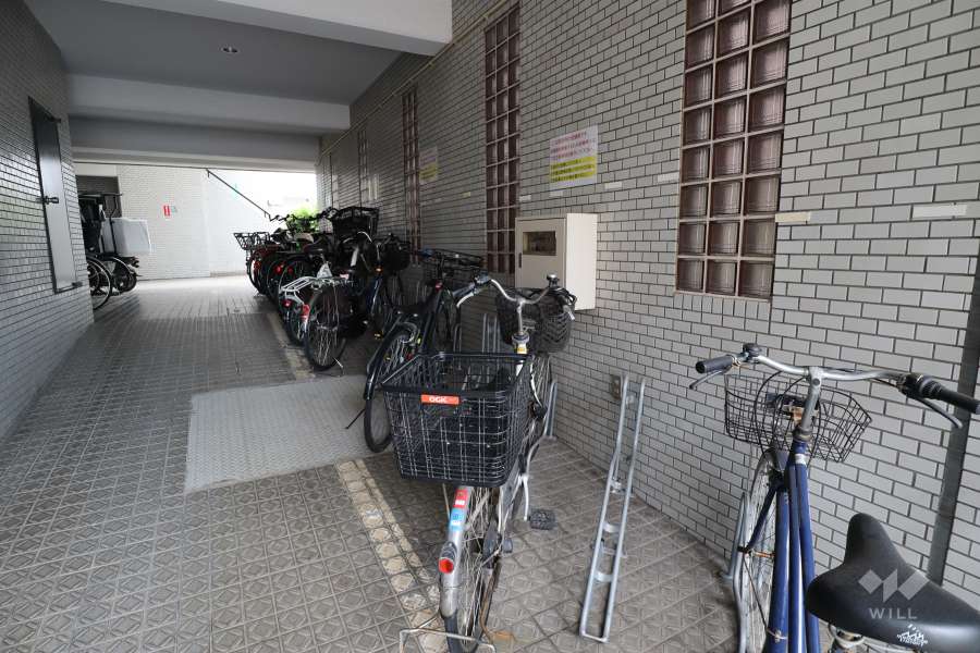 屋内に設けられた駐輪場・バイク置場