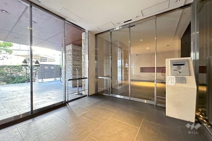 エントランスはオートロック付きです。