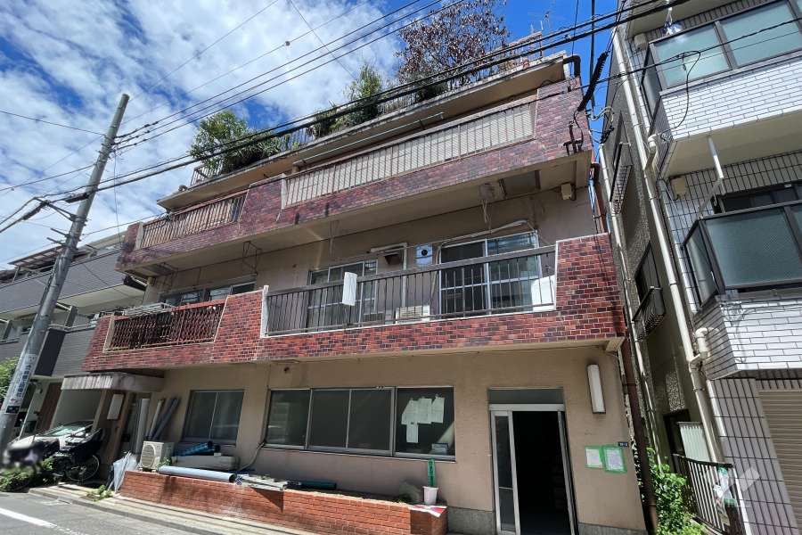 大山パンテオンの外観（南東側から）