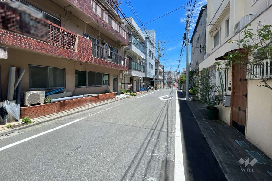 敷地南側の前面道路