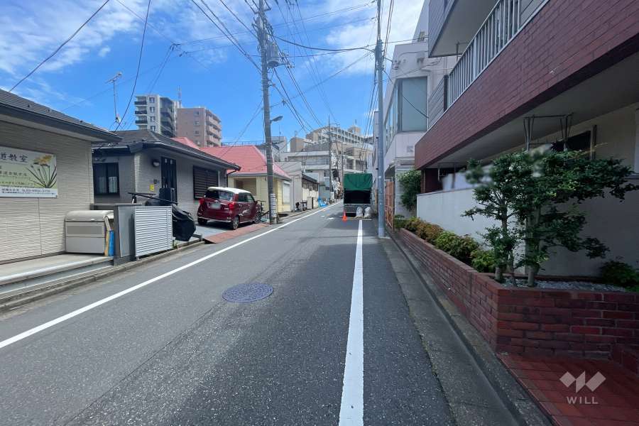 敷地東側の前面道路