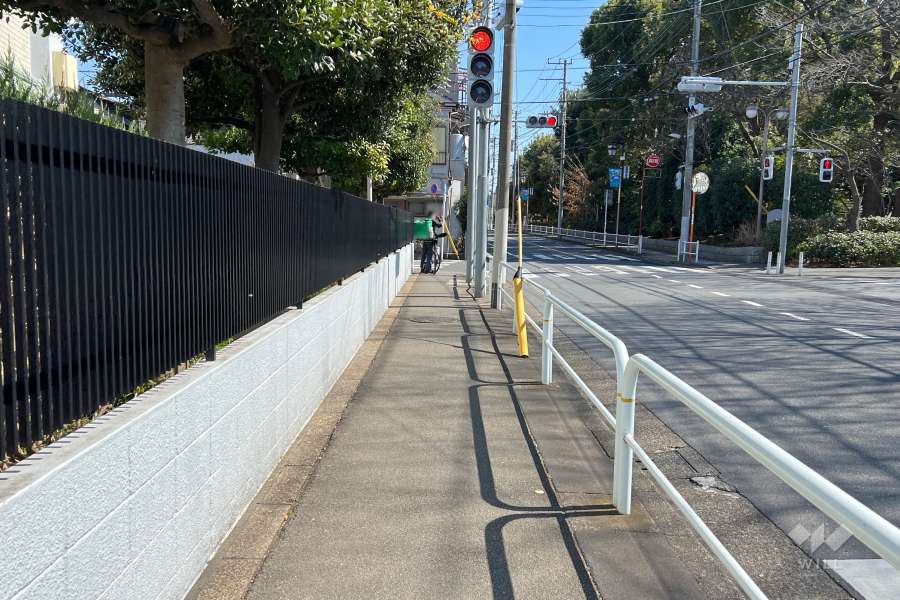 敷地南側の前面道路　