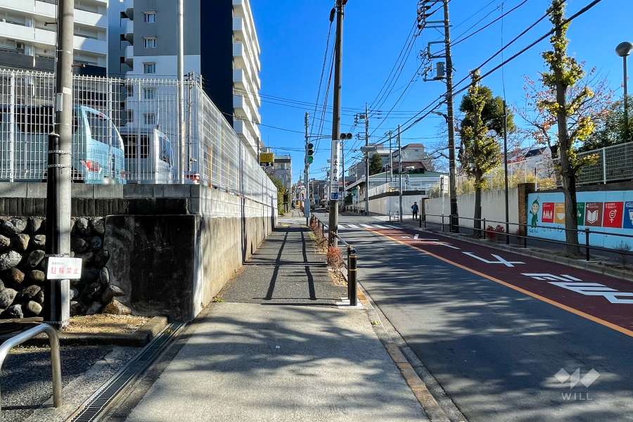 敷地南側の前面道路　