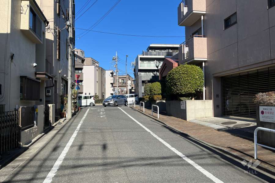 敷地南側の前面道路