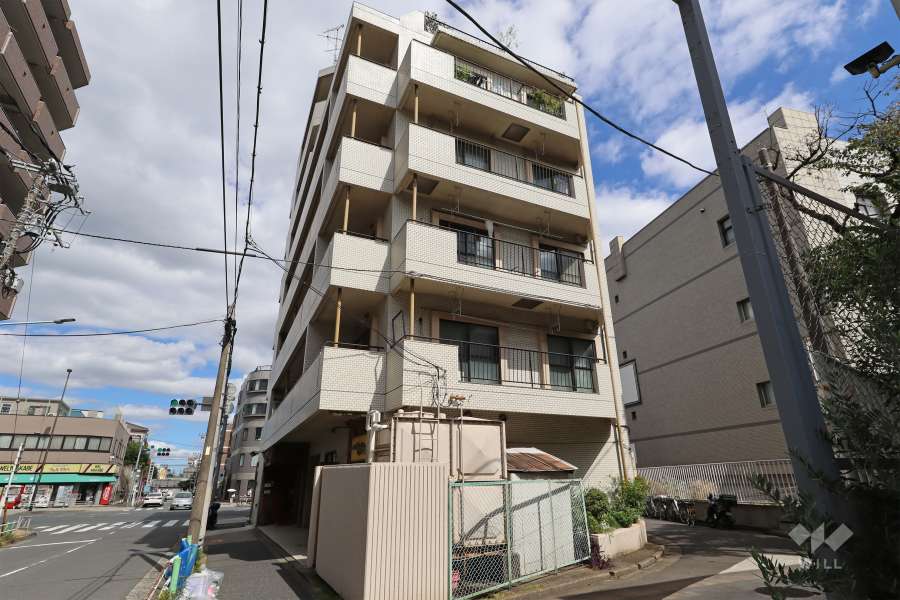 メゾーネ成増の外観（南西側から）