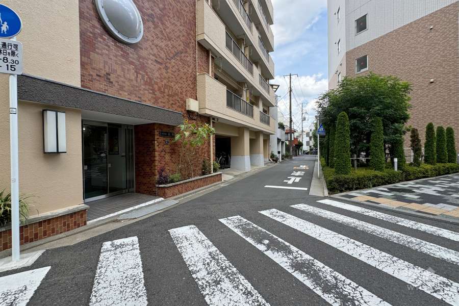 敷地南東側の前面道路