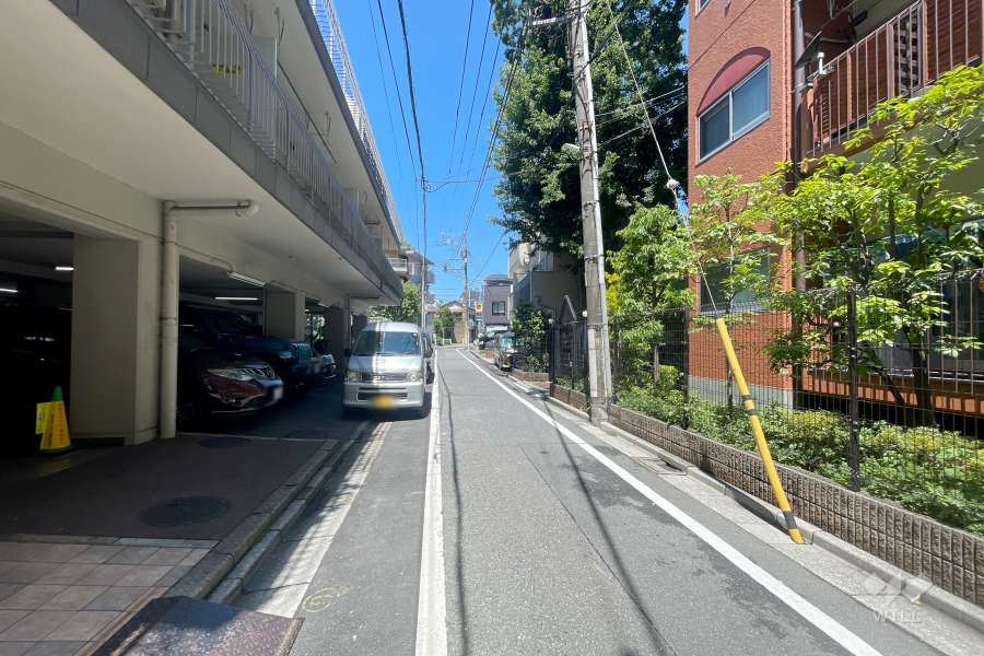 敷地北側の前面道路