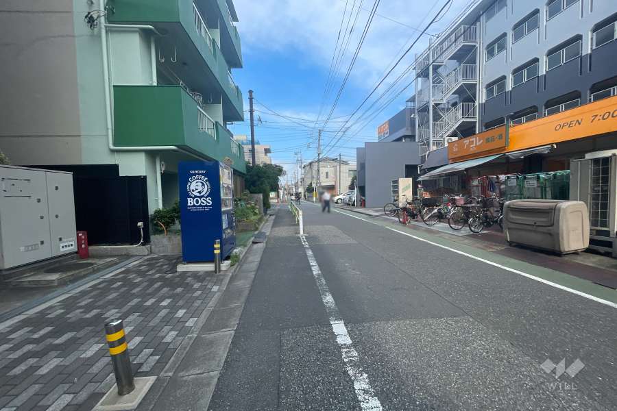 敷地北側の前面道路