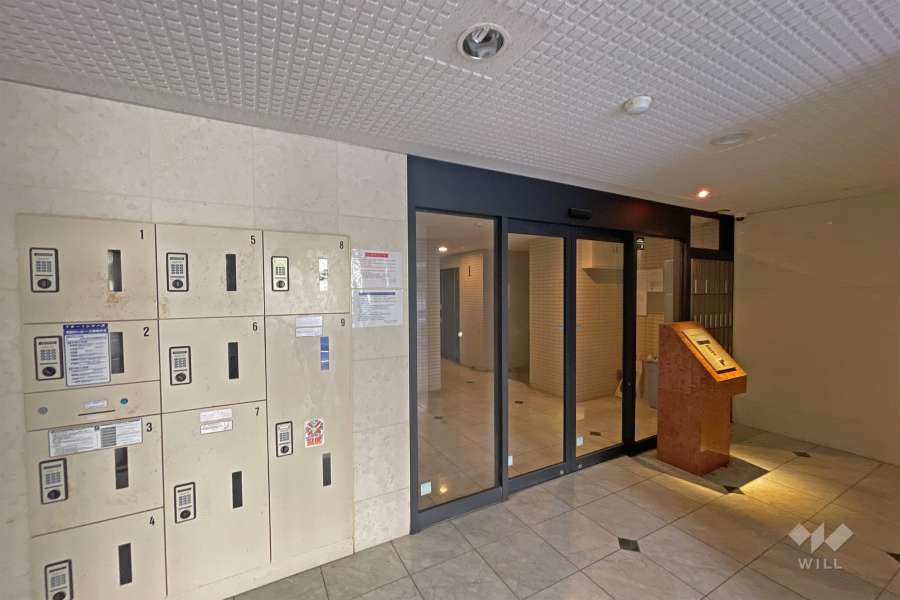 エントランスはオートロック付きです。