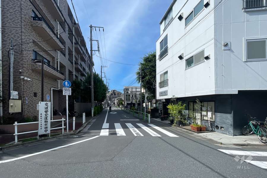 敷地東側の前面道路