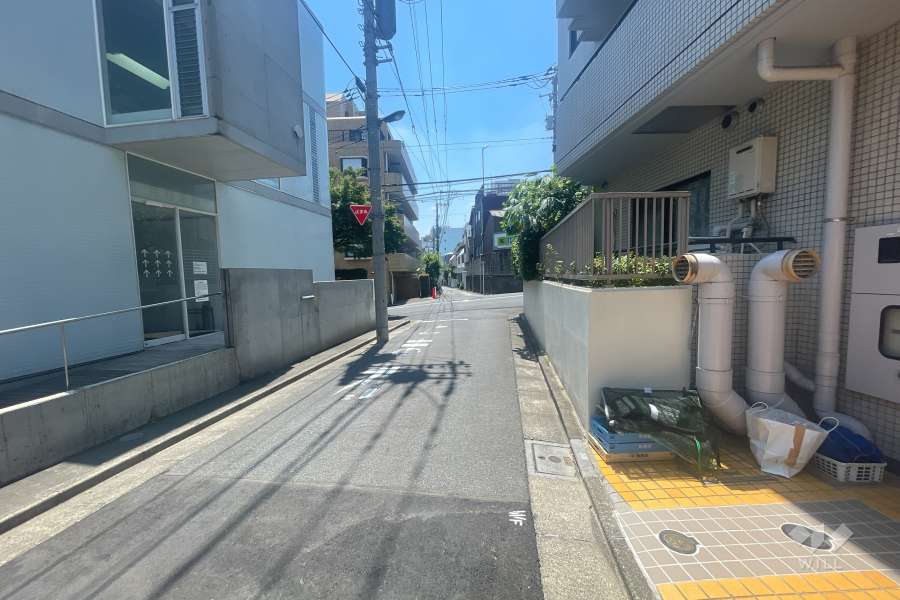 敷地北東側の前面道路