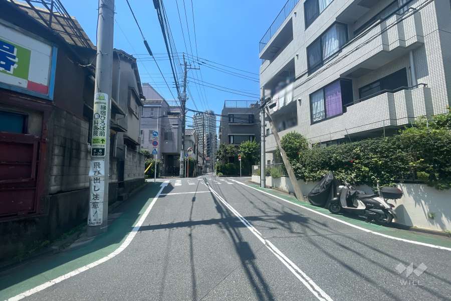 敷地南東側の前面道路