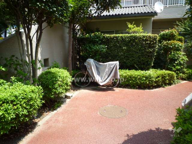 敷地内は緑豊かです。
