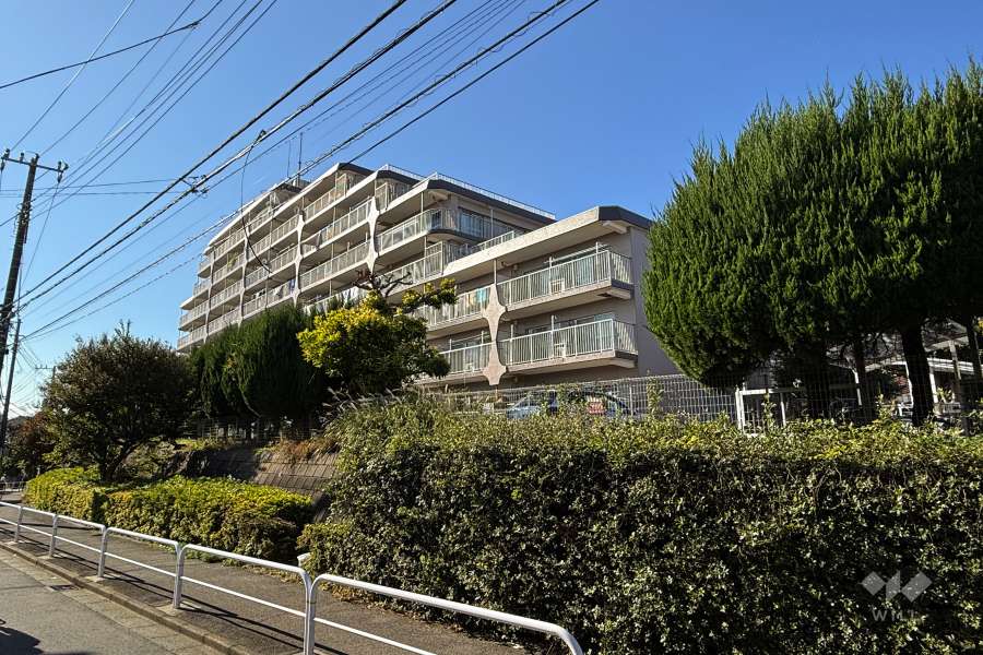 日商岩井上板橋マンションの外観（南東側から）