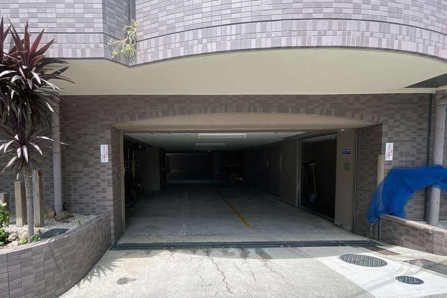 駐車場の出入り口