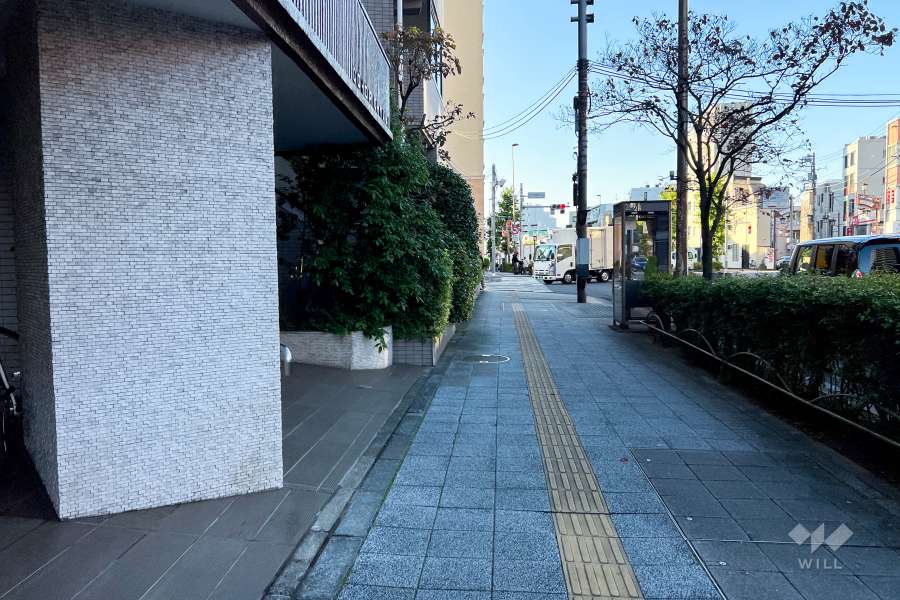 敷地北東側の前面道路