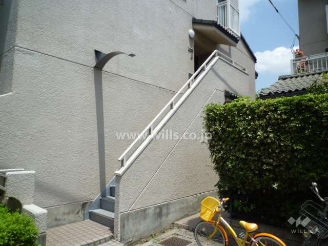 2階住戸へのアプローチ