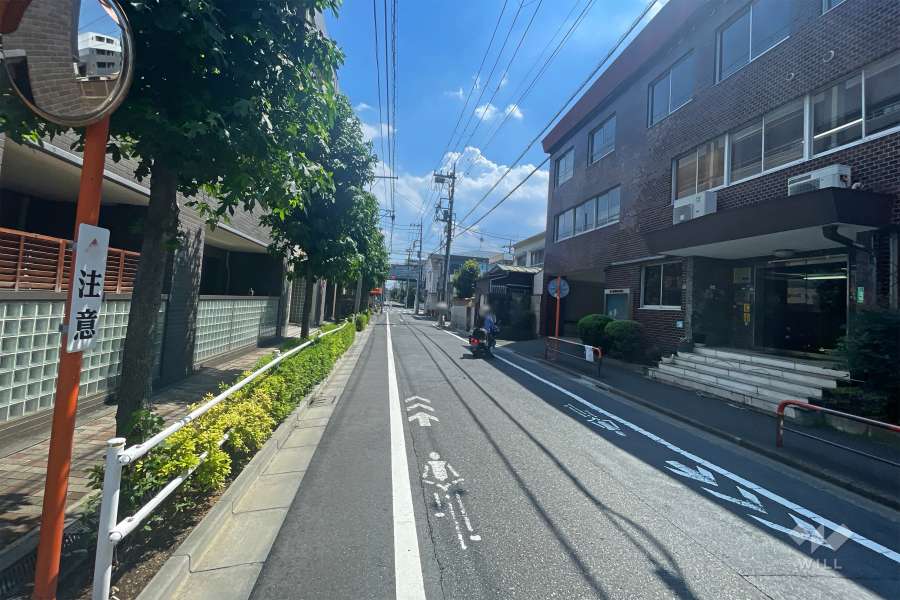 敷地東側の前面道路
