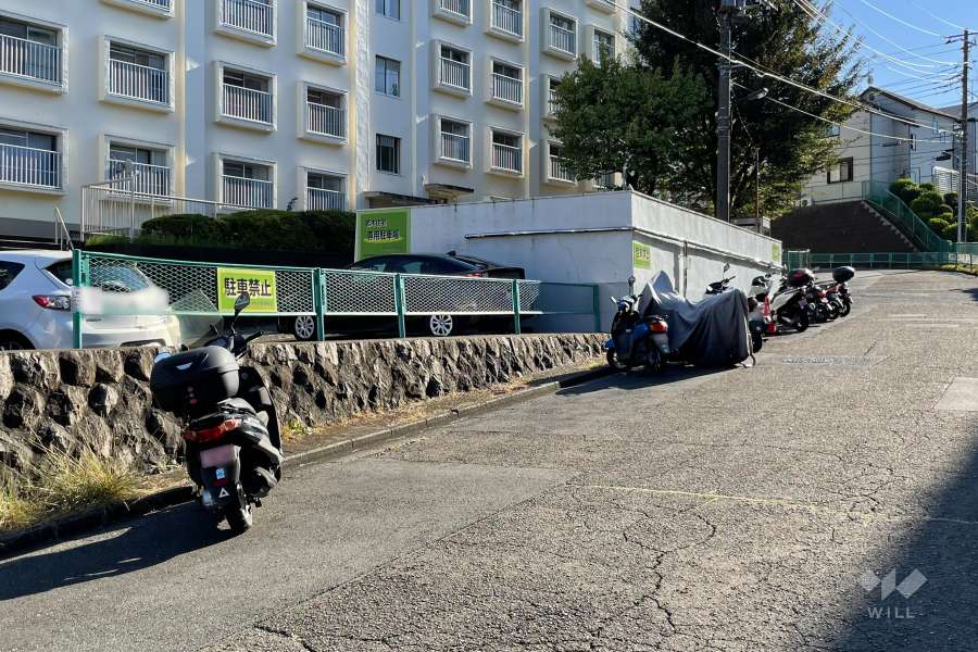 バイク置場 