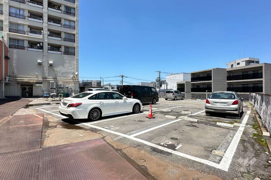 敷地内駐車場（屋外平面式） 
